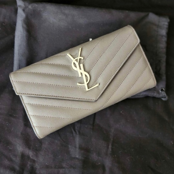 Yves Saint Laurent Handbags - Ysl Portefeuille Famme (174Y7) Mo
Grey Metallasse Flap Wallet.